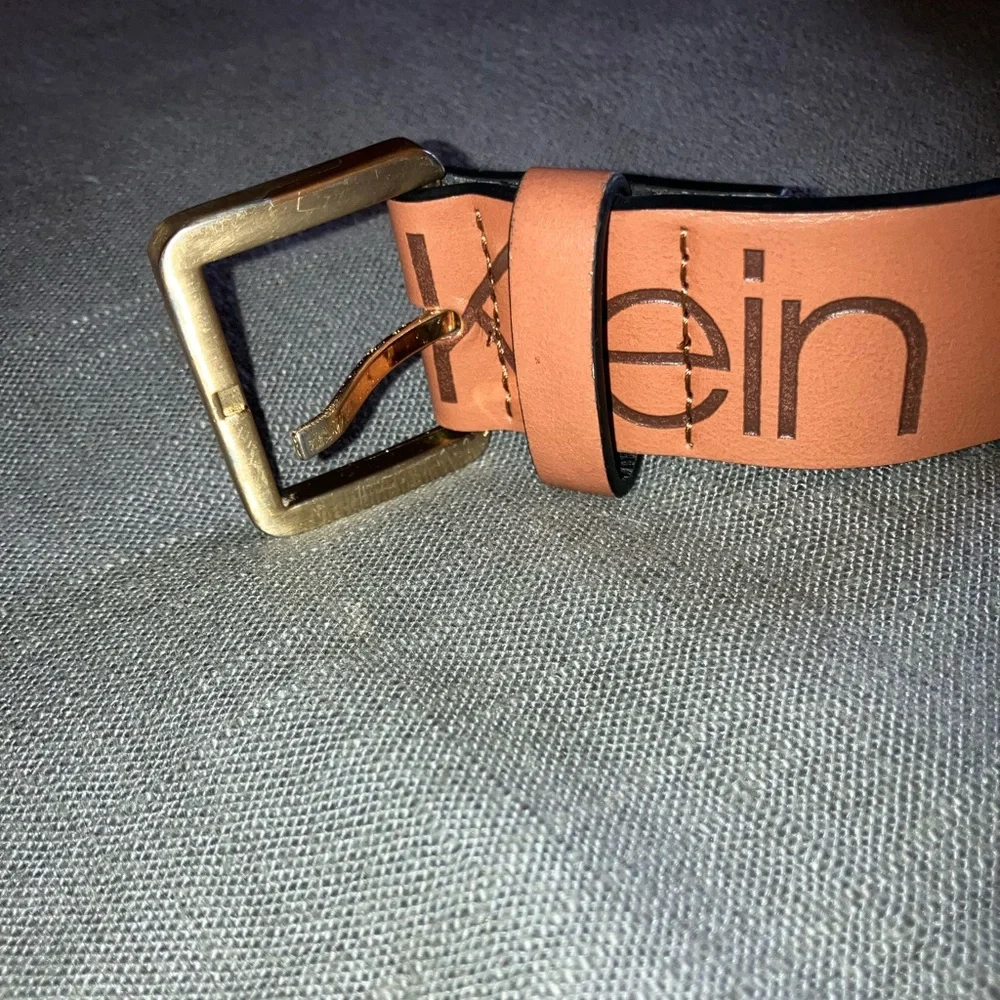 Calvin Klein Brown Leather Belt with Sleek Buckle - Picture 5 of 10